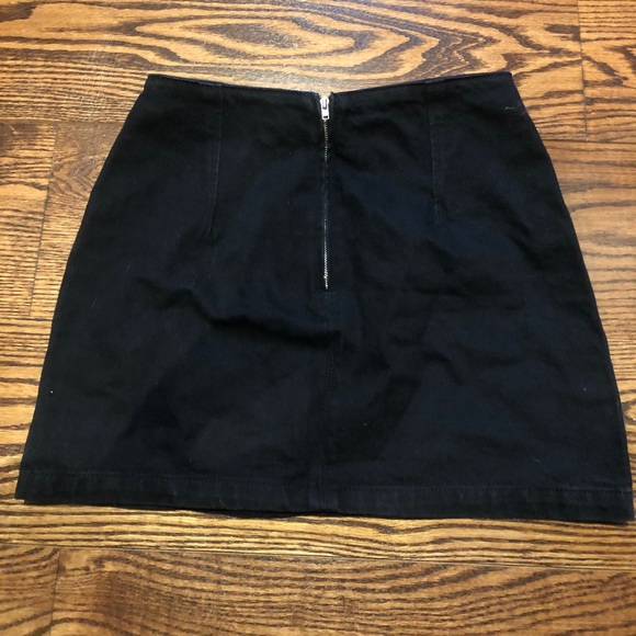 Cute skirt with racer stripes! - Picture 2 of 3